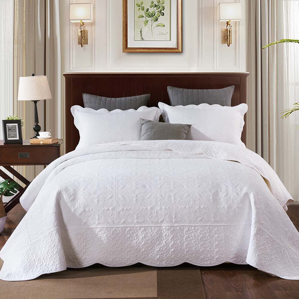Antique White coverlet from Classic Quilts - Bedlam