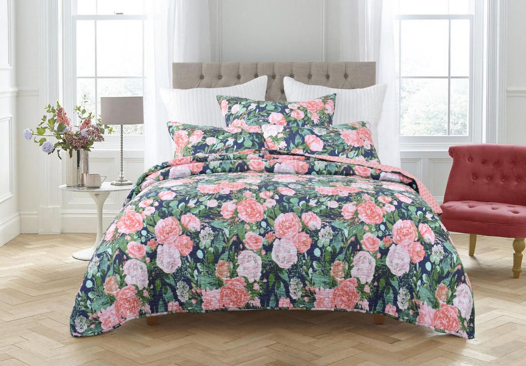 Queens Coverlet from Classic Quilts - Bedlam